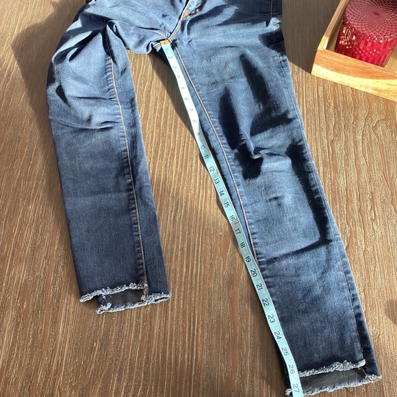 BDG ladies jeans in size 26 with raw edge hem. - Picture 8 of 11